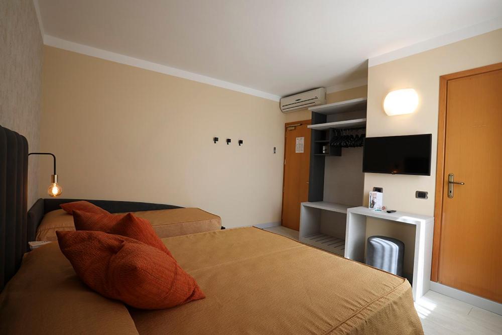 Hotel Tirrenia Viareggio Esterno foto